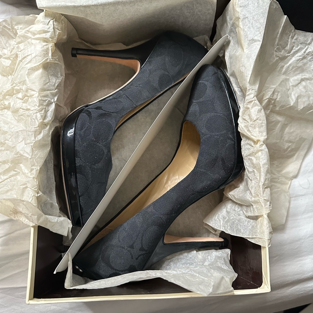 Coach EUC Caya Monogram Signature Logo Stiletto Heel - Picture 4 of 11